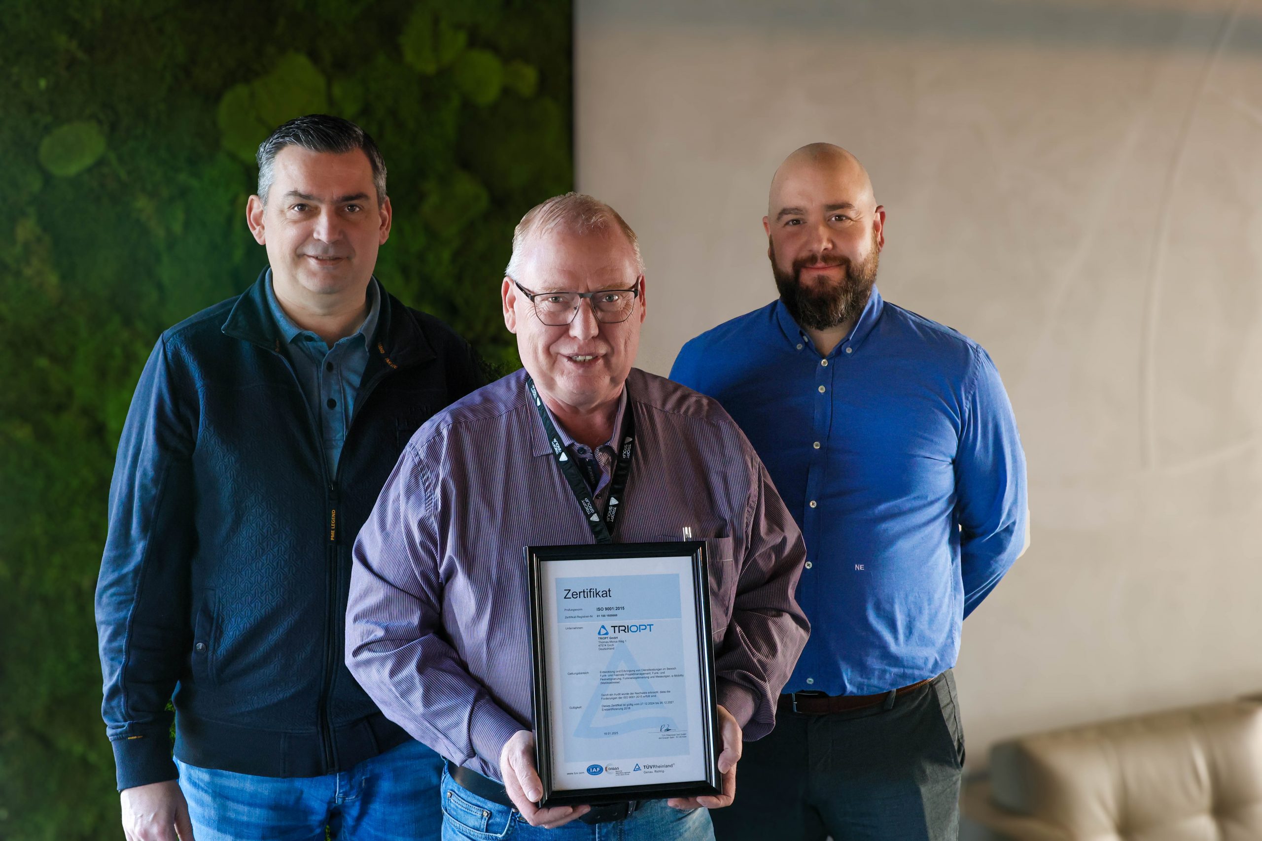 Erfolgreiche ISO 9001-Zertifizierung: Ein weiterer Meilenstein für die Triopt Group!